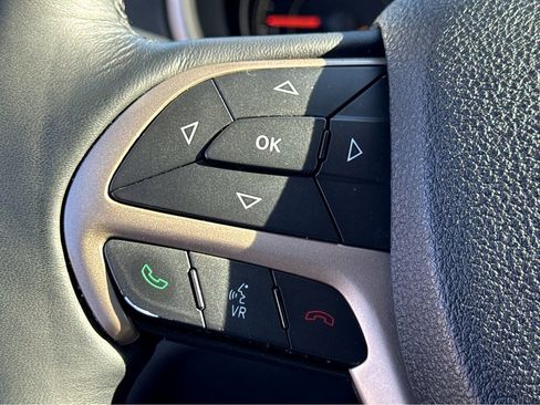 Used 2015 Jeep Cherokee Limited image 16