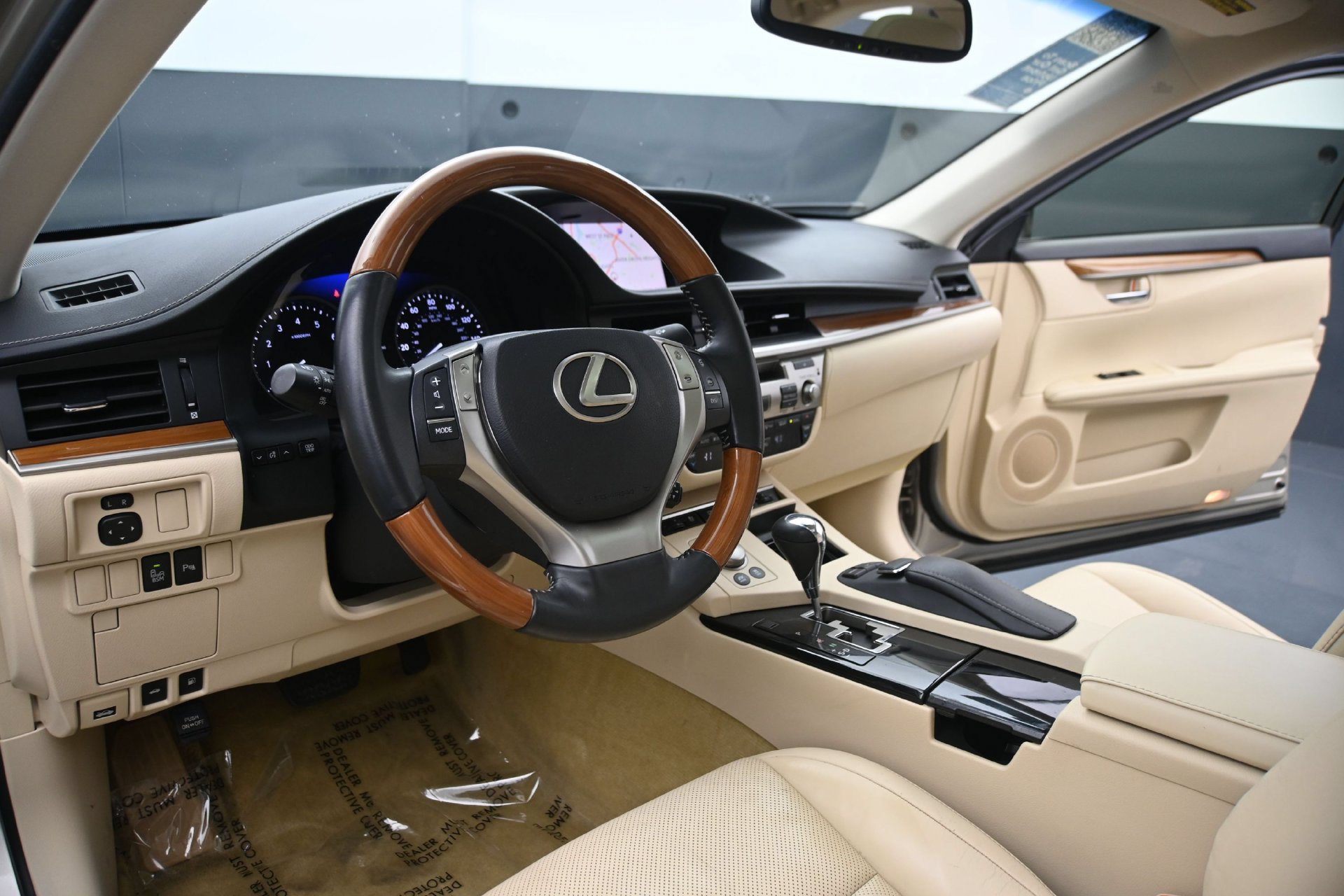 Used 2013 Lexus ES 300h w/ Luxury Pkg FWD image 25