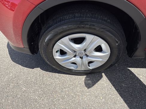 Used 2015 Toyota RAV4 LE FWD image 10