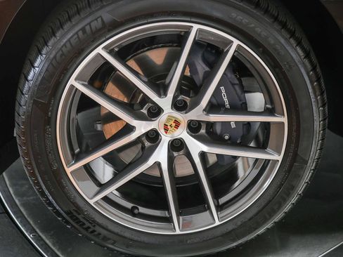 Certified 2026 Porsche Macan AWD/4WD image 13