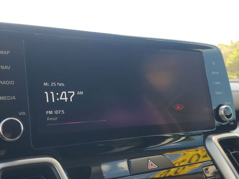 Used 2022 Kia Sorento S image 27