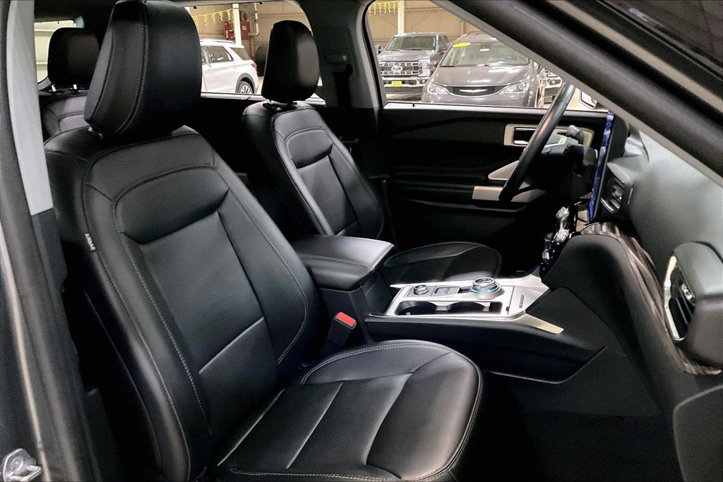 Certified 2023 Ford Explorer Limited w/ Limited Technology Package AWD/4WD image 7