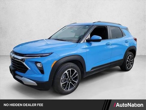 Used 2024 Chevrolet TrailBlazer LT w/ LT Cold Weather Package FWD image 1