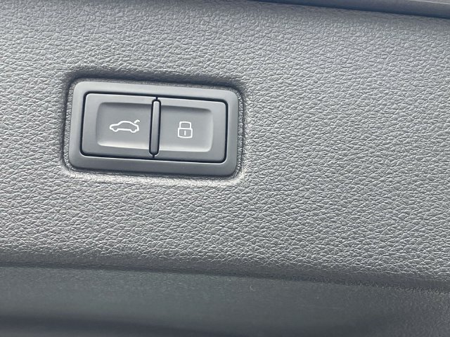 Certified 2025 Audi Q7 3.0T Premium Plus AWD/4WD image 9