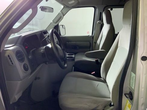 Used 2010 Ford E-350 and Econoline 350 XLT RWD image 14