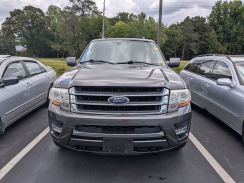 Used 2015 Ford Expedition Limited w/ Equipment Group 301A AWD/4WD image 2