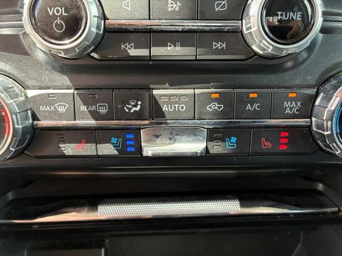 Used 2022 Ford F150 Lariat w/ FX4 Off-Road Package AWD/4WD image 18
