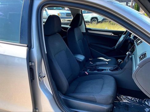 Used 2013 Volkswagen Passat 2.5 S FWD image 10