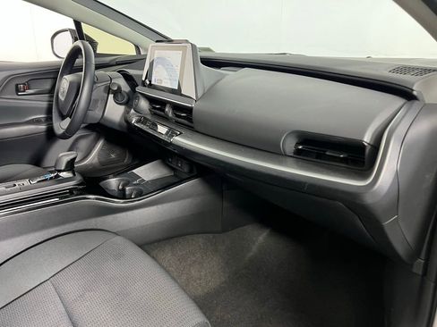 Used 2025 Toyota Prius LE image 30
