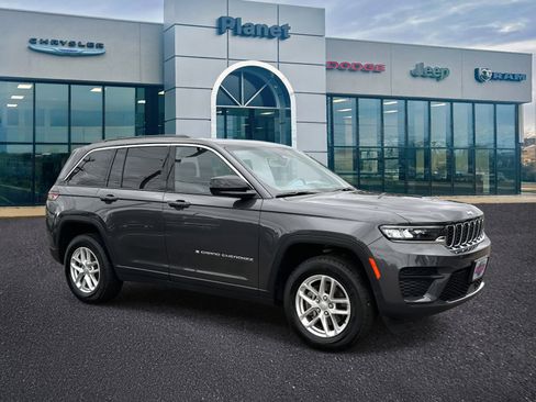 Used 2025 Jeep Grand Cherokee Laredo X image 1