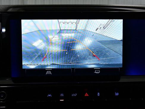 Used 2025 Chevrolet Silverado 1500 LT image 24