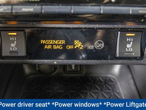 Used 2022 Toyota RAV4 XLE Premium image 9