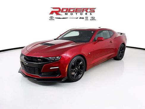 Used 2019 Chevrolet Camaro SS RWD image 3