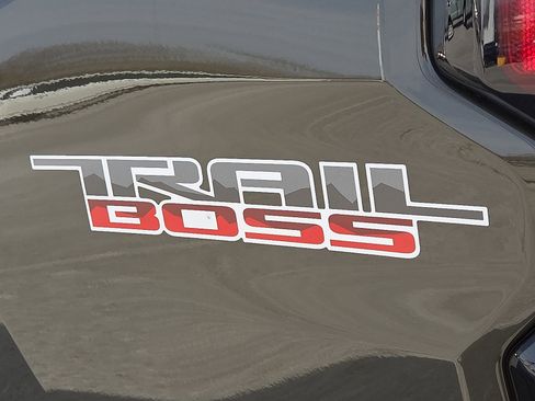 Used 2024 Chevrolet Colorado Trail Boss w/ Advanced Trailering Package image 8