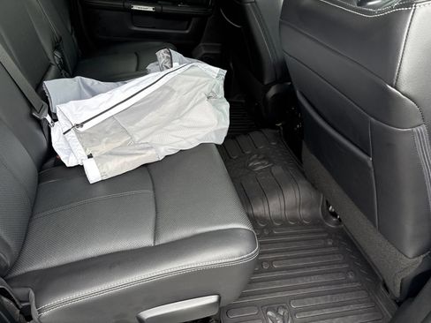 Used 2018 RAM 2500 Laramie w/ Convenience Group AWD/4WD image 17