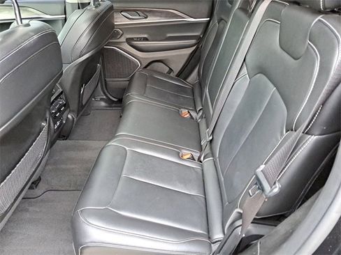 Used 2022 Jeep Grand Cherokee Limited image 16