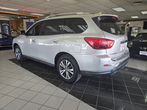 Used 2019 Nissan Pathfinder SV AWD/4WD image 6