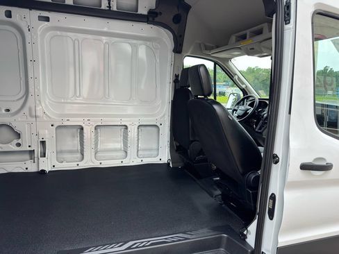 Used 2025 Ford Transit 250 148 High Roof Extended RWD image 32