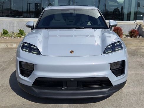 New 2025 Porsche Macan 4 Electric image 10