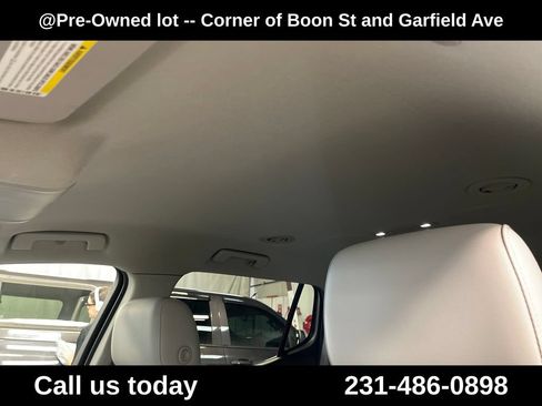 Used 2019 GMC Acadia SLT AWD/4WD image 13