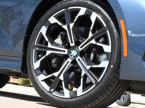 Certified 2025 BMW 330i Sedan image 10