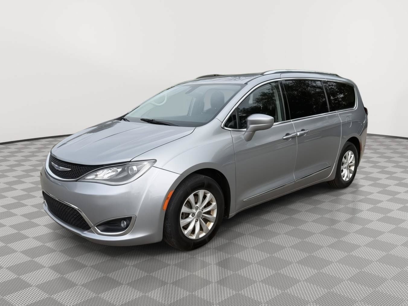 Used 2018 Chrysler Pacifica Touring-L Plus FWD image 6