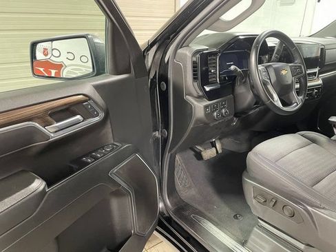 Used 2023 Chevrolet Silverado 1500 LT AWD/4WD image 10