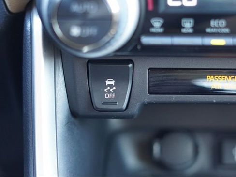 Certified 2022 Toyota RAV4 XLE Premium image 32