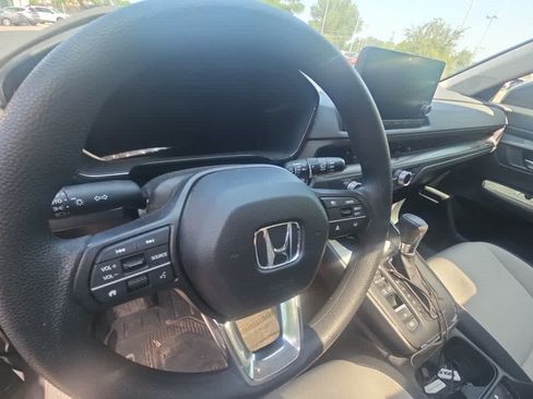 Used 2024 Honda CR-V EX image 7