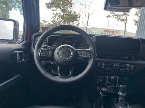 Used 2024 Jeep Wrangler Unlimited Rubicon 4xe image 15