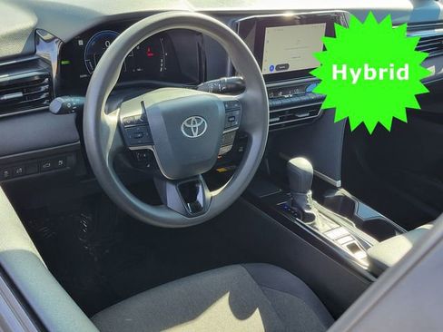 Used 2025 Toyota Camry LE image 3