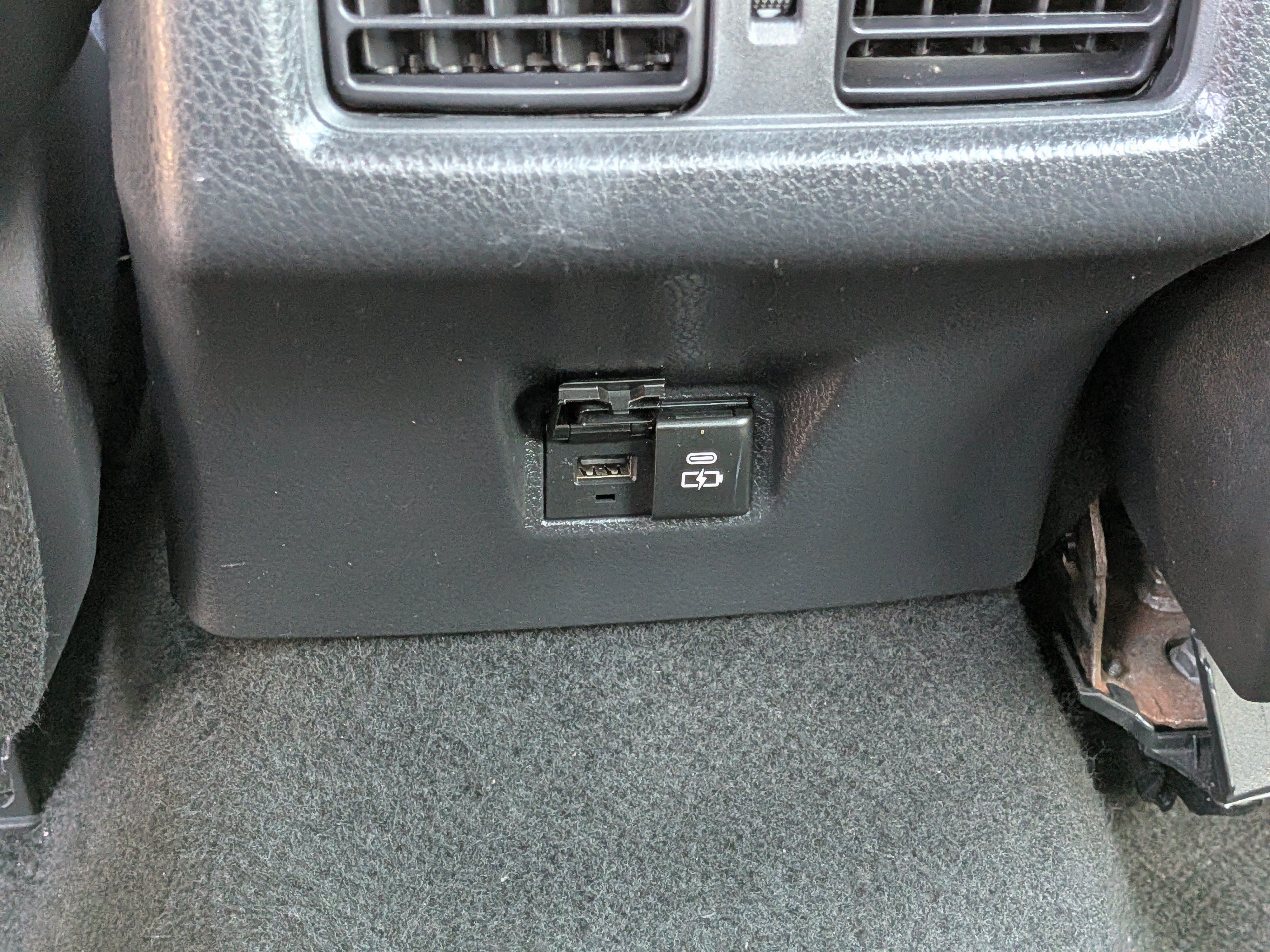 Used 2025 Toyota Camry SE FWD image 14