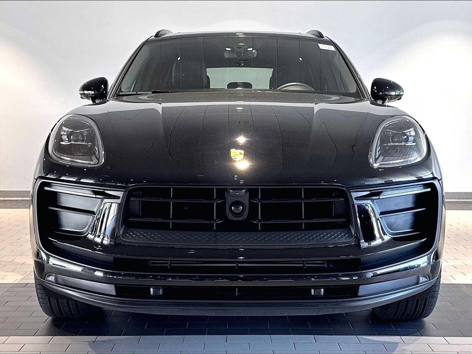 Used 2026 Porsche Macan AWD/4WD image 14