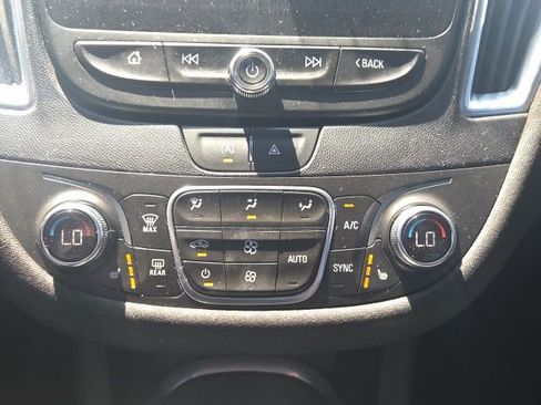 Used 2020 Chevrolet Malibu LT FWD image 28