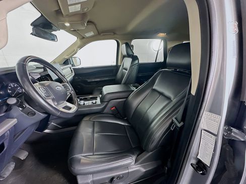 Used 2024 Ford Expedition XLT image 13