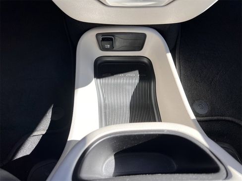 Used 2024 Chrysler Pacifica Touring-L image 40