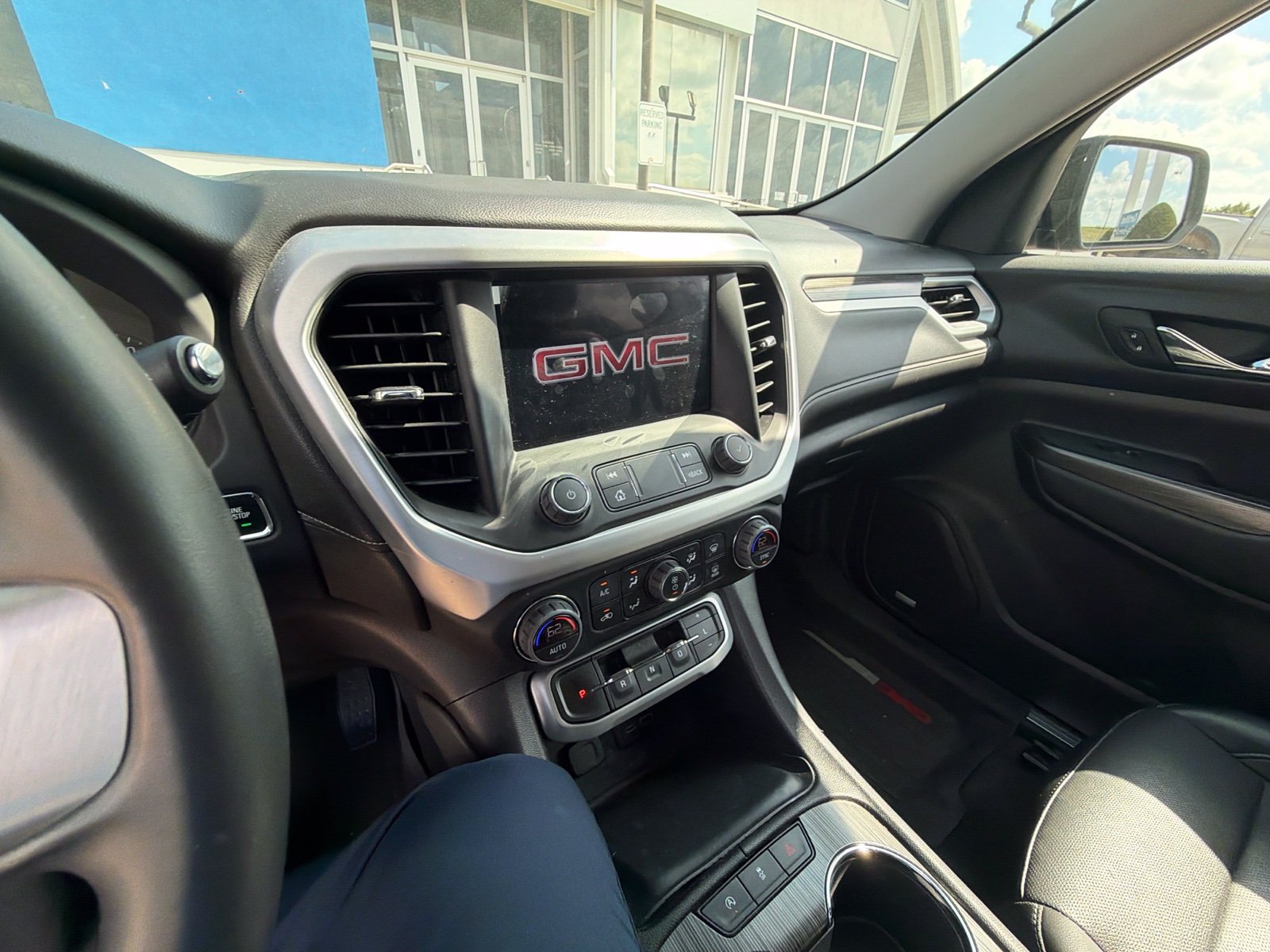 Used 2023 GMC Acadia SLT w/ Elevation Edition FWD image 7