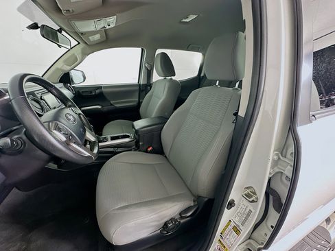 Used 2016 Toyota Tacoma SR5 image 13