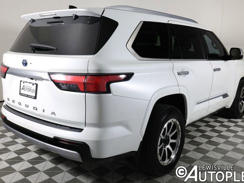 Used 2023 Toyota Sequoia Capstone image 5