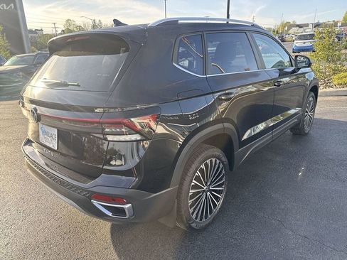 New 2026 Volkswagen Taos SE FWD image 4