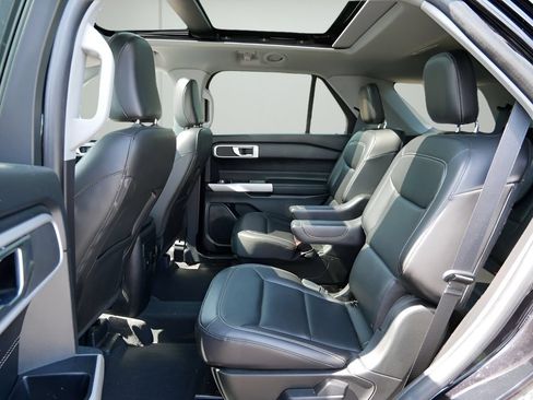 Used 2022 Ford Explorer XLT w/ Equipment Group 202A AWD/4WD image 11