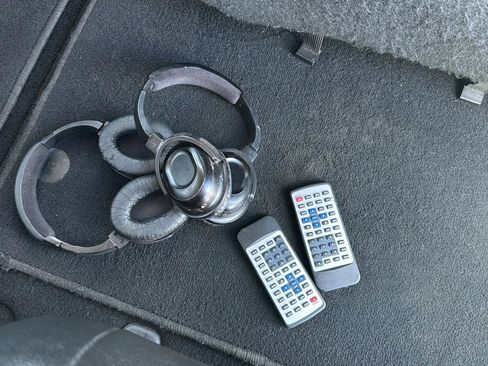 Used 2017 Chrysler Pacifica Touring-L image 27