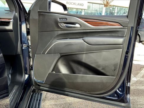 Used 2022 Cadillac Escalade Premium Luxury w/ Performance Package image 21