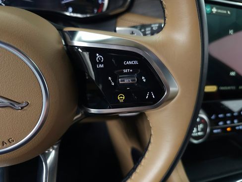 Used 2023 Jaguar F-PACE S image 21