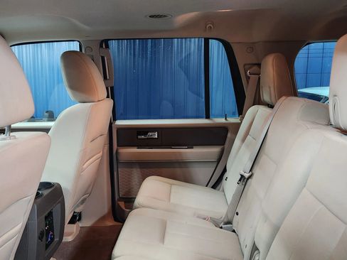Used 2014 Ford Expedition XLT image 25