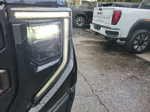 Used 2024 GMC Sierra 1500 AT4X AWD/4WD image 4