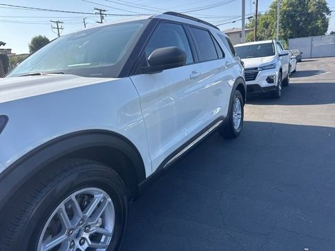 Used 2025 Ford Explorer Active RWD image 2