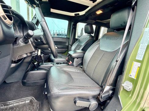 Used 2016 Jeep Wrangler Unlimited Sahara AWD/4WD image 13