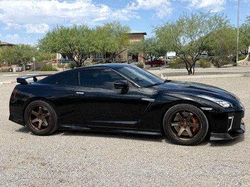 Used 2020 Nissan GT-R Premium w/ Premium Interior Package AWD/4WD image 4