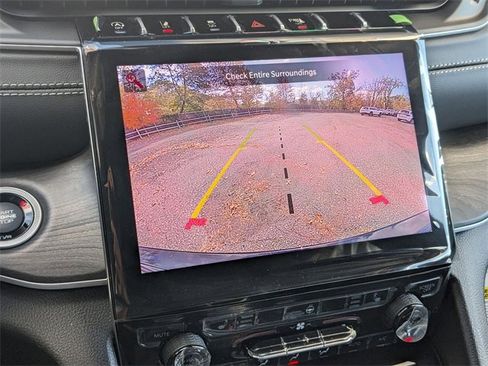 New 2025 Jeep Grand Cherokee Limited image 23